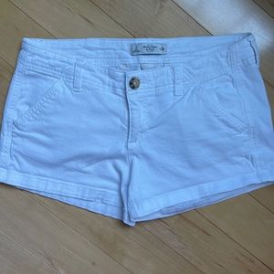 Abercrombie & Fitch Women’s White Shorts.  Size 2 w/ 26